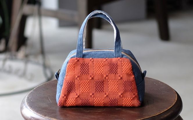 ヤシラミ花織 ランチポーチ 格子モダン (水色・オレンジ系織物) ハンドバッグ 手提げバッグ 小さめ おしゃれ レディース 沖縄市 / FABRIC SHOP MINAMI[BCCS001-01]