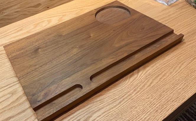 LINDO Multi Tray マルチトレイ キッチン 配膳 用品 グッズ ナチュラル 工房 自然 ウォールナット 無垢材 職人 手作業 箸 カップ スプーン 配置 朝食 ティータイム おやつ 