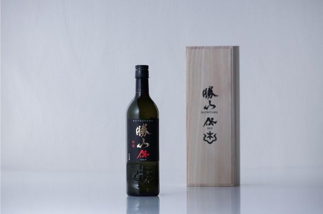 勝山 純米大吟醸 伝（でん）　【お酒・日本酒・純米大吟醸酒】 041009_AE001