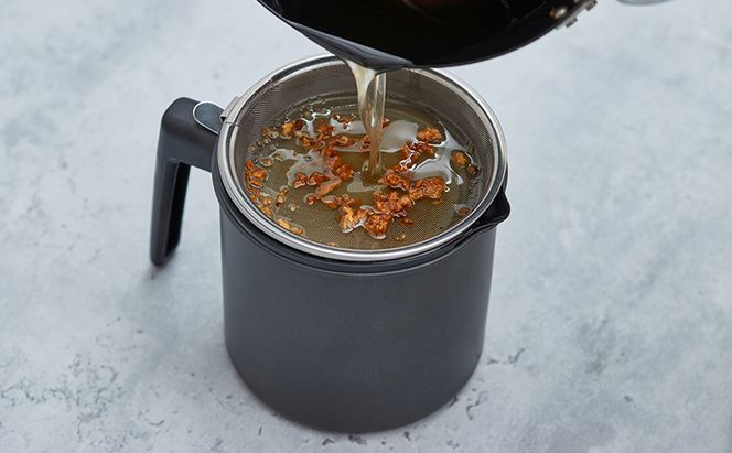 オイルポット カートリッジ付き 油こし 油こし器 油ポット ブラック アイリスオーヤマ H-OP800 油ろ過器 フィルター付き 揚げ物 天ぷら 油 再利用 エコ 節約 活性炭オイルポット 800ml 