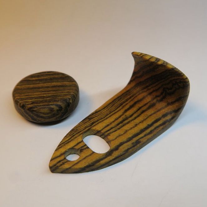 木製サムフック＆サムレスト セルマー用 ［195S16］ 木製 サムフック サムレスト 選べる 素材 シタン グラナディラ ボコーテ 木製サムフック 肌触り 優しい素材 幅広い分野 黒色 硬い木 茶褐色 黄色 杢目 柔らかい木 管楽器用 愛知県 小牧市 送料無料