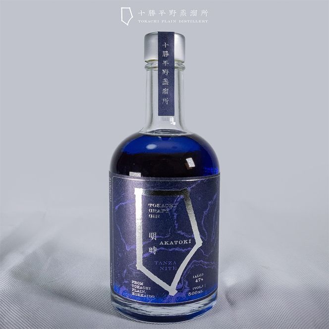 クラフトジン 明時（AKATOKI） TANZANITE（タンザナイト）500ml×1本 【 酒 お酒 ジン 地酒 蒸留酒 スピリッツ アルコール 醸造アルコール 常温 北海道 幕別町 十勝平野蒸溜所 】