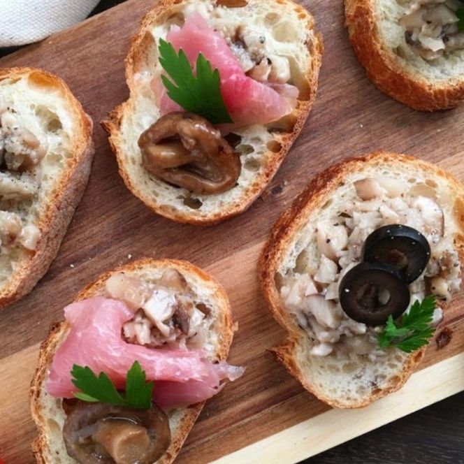万能調味料 南仏のソース「とろっとうまみ 椎茸タプナード」100g×1個 プロヴァンス地方発祥のペースト【 オリーブ 椎茸 しいたけ きのこ 塩麹 にんにく しょっつる ソース ディップ 調味料 瓶詰 セット ギフト 国産 おつまみ ご飯のお供 秋田県 にかほ 】