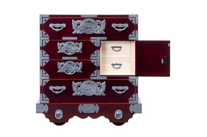 仙台箪笥 中型車箪笥 木地呂漆塗り (申込書返送後、3ヶ月～8ヶ月程度でお届け) 欅産業 職人 おすすめ 船箪笥 [インテリア タンス 収納 家具 和 モダン 高級 和箪笥 小箪笥 伝統 工芸品 仏壇 仏具 神具 飾り棚 欅 漆塗 彫金 金具 装飾 仙台箪笥 船箪笥 舟箪笥 宮城 利府 欅産業]|06_kyk-340101