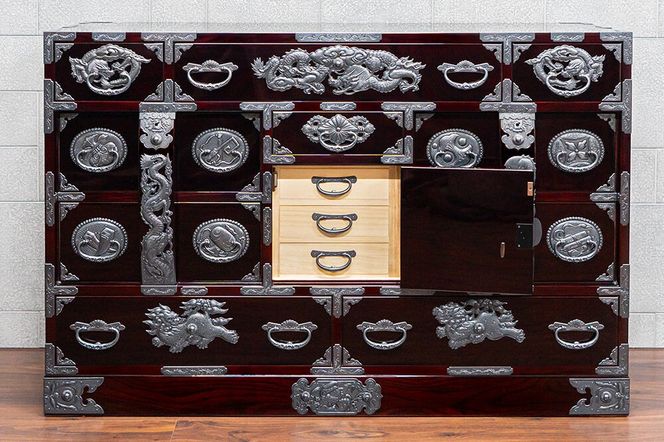 仙台箪笥 四・五尺部屋箪笥 木地呂漆塗り 彫金手打金具 KD-3008D（お申込書返送後8ヵ月～12ヵ月程度でお届け）|06_kyk-820101
