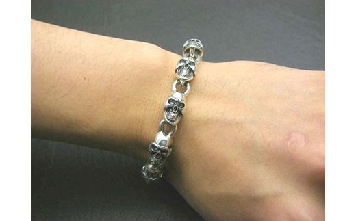 Medium standard skull bracelet