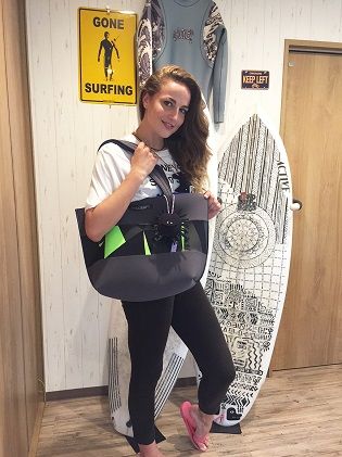 ウェットスーツ生地のトート型　アンビシャスバッグ ファッション かばん トートバッグ 