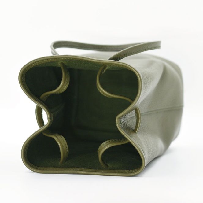 益子の革工房maharoの巾着バッグ（M）オリーブグリーン (AX140-1)