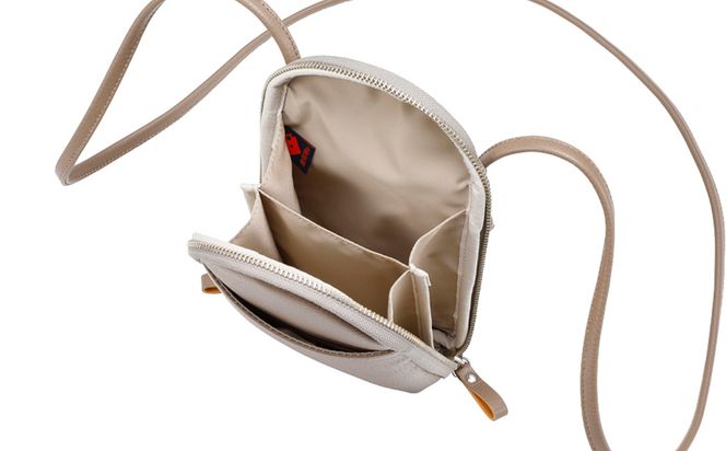 豊岡鞄 TUTUMU Pocket Leather （S4400）トープ / 木和田正昭商店 縦型 ショルダー バッグ 斜めがけ 牛皮革 レディース 大人 おしゃれ シンプル デザイン 無地 モバイルショルダー ポシェット  かばん カバン バッグ