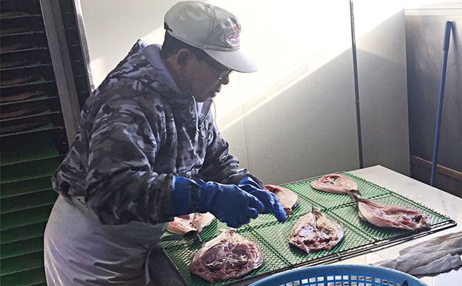 北海道 礼文島産 北の荒波が育んだ 極上 肉厚 開きほっけ 大サイズ350g以上×8枚［マルキュウ ジンポーフーズ］【 ほっけ ホッケ 開きほっけ 干物 大サイズ 肉厚 脂のり 焼き魚 海鮮 北海道産 絶品 大容量 】