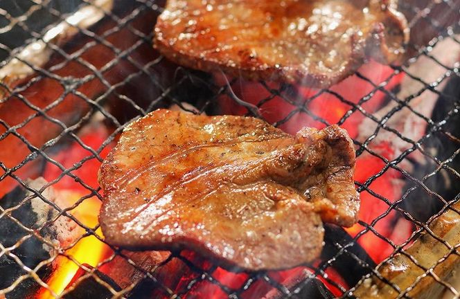 肉澤の牛タン塩味(真空パック)500g(250g×2パック)【肉 牛肉 タン 仙台 名物 グルメ 厚切り 焼肉 プレミアム バーベキュー ジューシー 柔らかい 熟成 食品 ギフト 風味豊か 旨味 冷凍保存 焼き方簡単 食べ比べ 高級 贅沢】 041009_EJ001