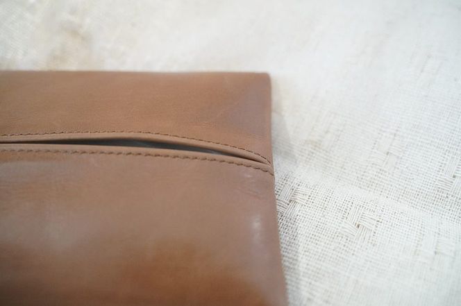 やわらかい本革「ポケットティッシュケース」２個セット 革 ティッシュ ポケットティッシュ 黒 茶 ブラック キャメル 子牛 カーフレザー 薄い 軽い やわらかい 本革 ティッシュカバー H066-064