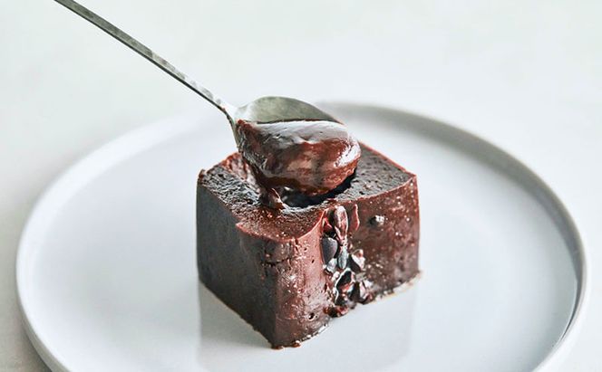 【ふるさと納税】MAISON CACAO メゾンカカオ 濃厚生ガトーショコラ 300g 驚きの口どけ 冷凍配送 神奈川県茅ヶ崎市