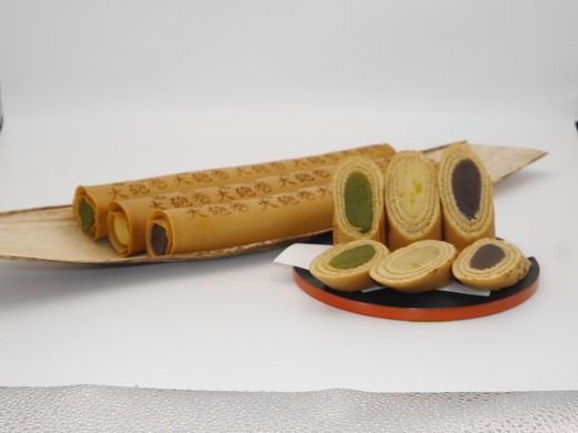 長さ約30センチ!!なが～い和菓子!!季節限定色入り大砲巻3本箱入(小豆こしあん1、抹茶1、栗あん1) ｜和菓子 スイーツ 和スイーツ デザート あんこ 小豆 抹茶 栗 お菓子 おやつ 贈答品 ギフト プレゼント お取り寄せ グルメ 手土産 おすすめ 人気 季節限定 愛知県 美浜町 飴文 大砲巻※離島への配送不可※2025年9月上旬～2026年4月下旬頃に順次発送予定