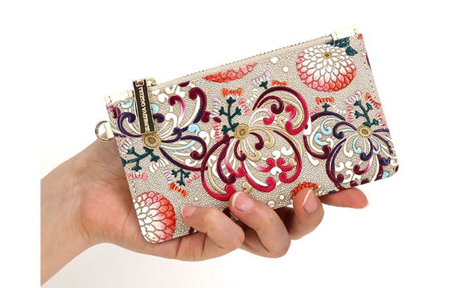 【文庫屋大関】すっきりカードケース　乱菊＜赤紫＞【皮革工芸品】 ファッション小物 雑貨 フラグメントケース 小銭入れ付き 収納 スマート 日本製 