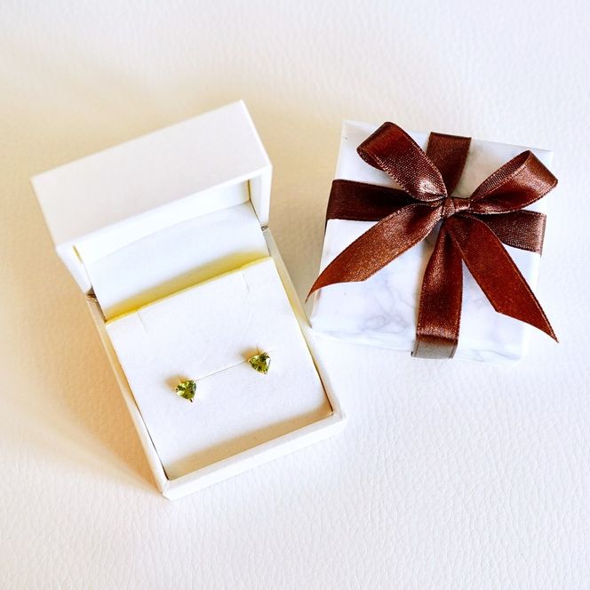 K18 18金 ペリドット ハートシェイプ ピアス 5mm 一粒石 保証書付 KO-0062 SWAD097