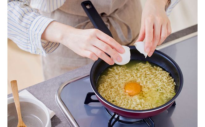 フライパン ダイヤモンドコートフライパン炒め鍋 IH・ガス火両用20cm VDI-W20 ワインレッド フライパン  ih  鍋 片手 炒め鍋  20cm 深型 IH 軽い ガス ih対応 軽量 お手入れ 簡単 コーティング 単品 一人暮らし 新生活 アイリスオーヤマ