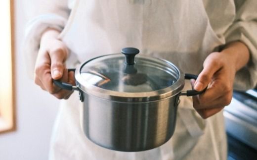 貝印 料理研究家 脇雅世監修 o.e.c ミニマ　両手深型鍋 15cm ガラス蓋付 2点セット 000DY5208 OEC オーイーシー IH ガスコンロ オーブン 対応 関市 キッチンツール 料理 おしゃれ 便利 なべ ナベ ふた フタ