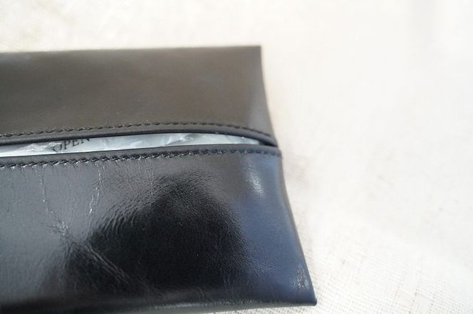 やわらかい本革「ポケットティッシュケース」２個セット 革 ティッシュ ポケットティッシュ 黒 茶 ブラック キャメル 子牛 カーフレザー 薄い 軽い やわらかい 本革 ティッシュカバー H066-064