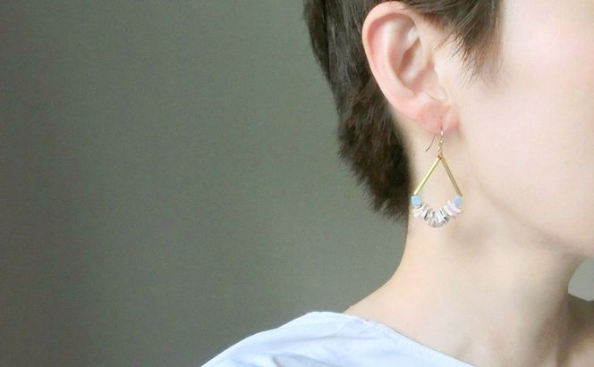 pastel shell ピアス 貝 アクセサリー 1個  [Q]handmadejewely【シンプル 可愛い ピングベージュ ゴールド シルバー ブルー シェル ハンドメイド ジュエリー 手作り  職人 上品 華やか ドレス 大人の雰囲気 ギフト プレゼント ラッピング 結婚式】