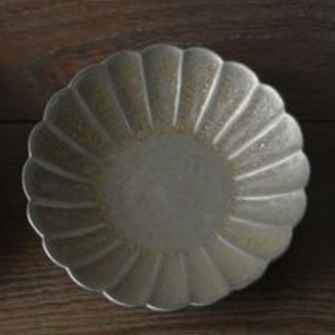 砥部焼 菊型皿セット（直径約17cm×2枚）黒（鉄サビ色）IKTS011-2