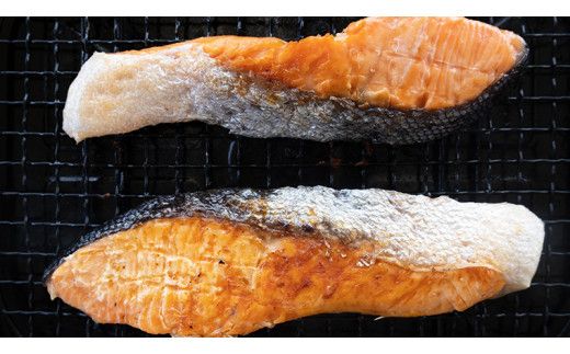 厚切り 銀鮭 の 切り身 【 半尾 】約 1kg （ 8切 ～ 10切 ） 鮭 切身 半身 厳選 甘塩 さけ サケ しゃけ シャケ 冷凍 真空 時短 弁当 おつまみ 魚 魚介 [CL003us]