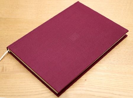 A5コトノハノート-谷川俊太郎-　『ここ』　ぶどう｜A5ノート コトノハノート 谷川俊太郎 ここ 美篶堂 活版印刷 手製本 ノート 伊那市 長野県【012-a2】