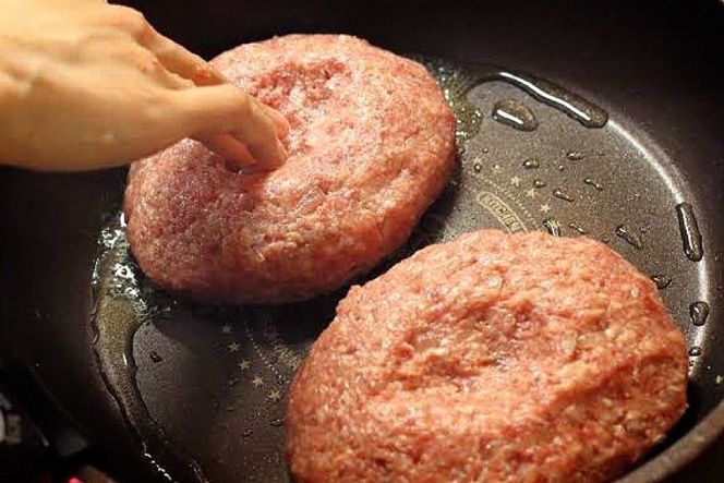 AK092 【12回定期便】 島原鉄板焼き屋の一品 うまからじゃ手捏ねハンバーグ 150g×5個 [ 肉 ハンバーグ 冷凍 牛肉 豚肉 肉汁ハンバーグ ダイニング味遊 長崎県 島原市 ]