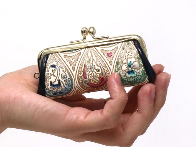 【文庫屋大関】印鑑ケース　花と猫＜インディゴ＞【皮革工芸品】 ファッション小物 民芸品 