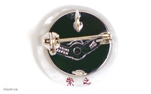 クラウン蒔絵 白蝶貝ブローチ 蒔絵 漆 白蝶貝 クラウン 王冠 冠 うるしアート ハンドメイド ブローチ アクセサリー ギフト 伝統工芸 工芸品 国産 日本製 復興 震災 コロナ 能登半島地震復興支援 北陸新幹線 F6P-1492