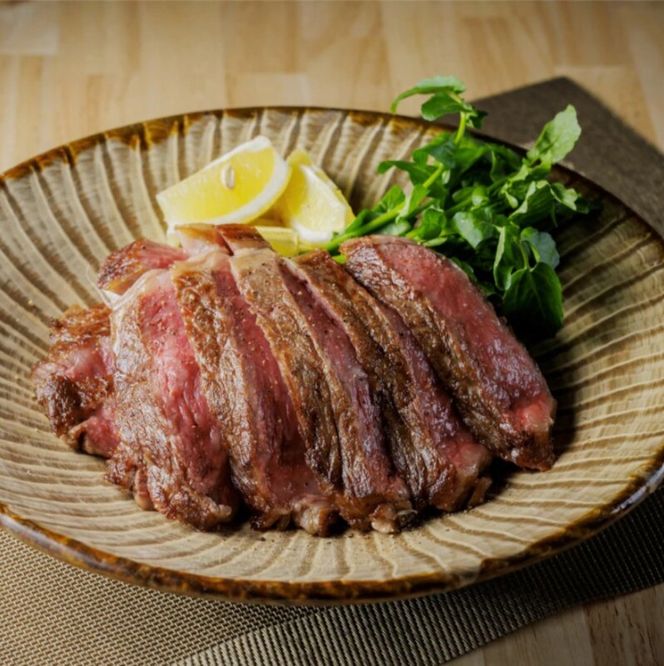 A5ランク 仙台牛 サーロイン 特大ステーキ 1kg (500g×2枚) 仲卸厳選 厚切り はみ出る大きさ 3～4人前 ステーキ肉 和牛 国産 牛肉 贈り物 ギフト プレゼント お歳暮 お正月 クリスマス