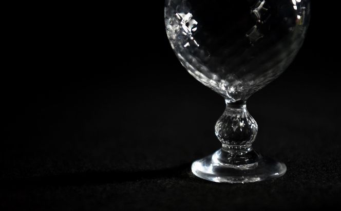 パイナップル柄ワイングラス（1脚）〈ガラス パイナップル柄ワイングラス ワイングラス コップ グラス 工芸品 食器 日用品 〉 