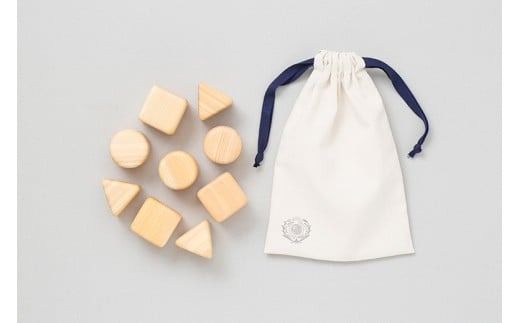 木のおもちゃ つみき 積み木 セット 木製 9個 知育玩具 男の子 女の子 ギフト プレゼント 贈り物 出産祝い 誕生日祝い 日本製 手作り のし 受注生産品 山のくじら舎 高知県産 ヒノキ 0歳 赤ちゃん 植物性オイル 安全 巾着袋 専用箱 ラッピング W45mm H40mm 三角 四角 安芸市 高知県