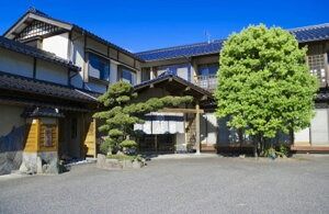 【ふるさと納税】蟹の宿『芦屋荘』(松葉蟹の水揚げ港・浜坂で本場の蟹料理)平日宿泊限定・2名宿泊券(1泊2食)【1349342】