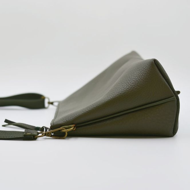 益子の革工房maharoのショルダーポーチ　ワイド（M）オリーブグリーン｜栃木県 益子町 ふるさと納税 ショルダーポーチ ワイド 牛革 手作り（AX109-4）
