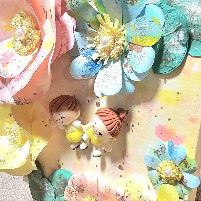 「笑顔の花が咲く場所」世界に一つの似顔粘土の制作、画用紙をローラーで着色した世界に一つのお花で作品を作ります。 272183_EJ001