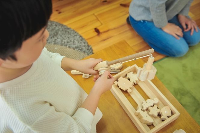 IKONIH 魚釣りセット ｜ おもちゃ 子供 こども オモチャ 玩具 プレゼント お祝い 木 出産祝い 安全 オーガニックトイ ファーストトイ 魚 釣り 遊び ままごと 釣り具 アイコニー