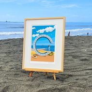 湘南・茅ヶ崎で描く、海を感じるイラストアート 『 湘南ランドスケープ06：届くかな...サザンC 』 ジークレーアートフレーム （大） /絵画　風景　版画