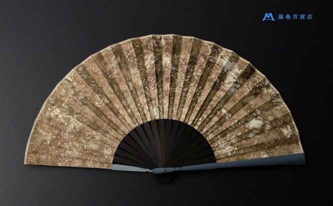藤巻百貨店別注 創業300年白竹堂×伝統工芸士重野泰正 鹿革（ディアスキン）京鹿の子絞り扇子【ブラウン】 |京都 扇子  人気 おすすめ［ 老舗　高級扇子 白竹堂 メンズ 男性 男性用日本製 扇子袋 木箱入りおしゃれ 誕生日 ギフト 無地 紳士 人気 ギフト プレゼント お取り寄せ 通販 送料無料 ふるさと納税 ] 261009_A-RB007