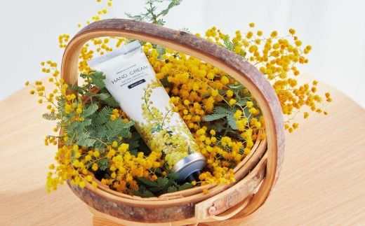 【 ミアミモザ 】ミアミモザ ハンドクリーム 50g 1本 ミモザ が ふんわり 柔らかく香る ギフト プレゼント 贈答 贈り物 美容 コスメ スキンケア クリーム 潤い 天然香料 天然アロマ 天然精油 アロエベラ 深層水 高知県 高知 四万十市 四万十 しまんと 25-64