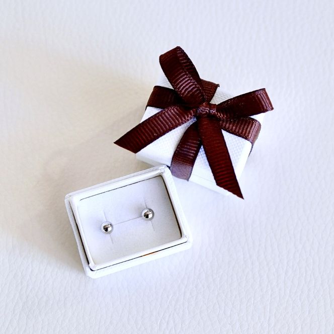 【ジュエリー】Pt900 プラチナ  地金 シンプル ボール ピアス (4mm) 保証書付 KO-0002 242-008-a