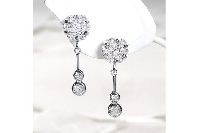 ピアス K18WG ホワイトゴールド ダイヤモンド 【0.9ct】フラワー ピアス K18WG ホワイトゴールド ダイヤモンド 【0.9ct】フラワー