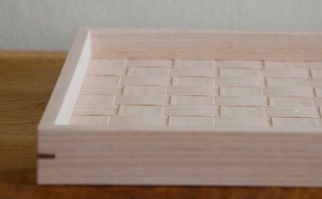 北海道産木材を使用した オリジナルトレイ【L】 雑貨 日用品 工芸品 編込み 薄く 削く ブナ材 丁寧 ウォルナット くさび 意匠 シンプル ティータイム 小物入れ 