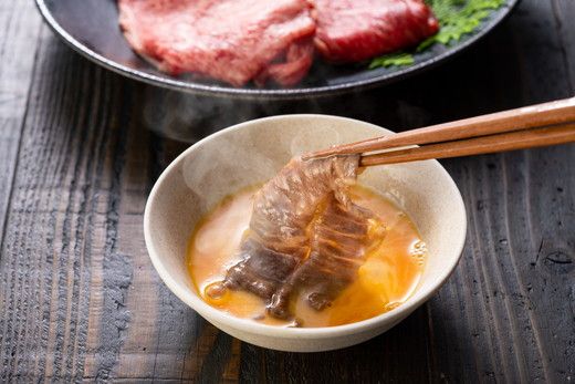 【４等級以上の未経産牝牛限定】近江牛カタ・バラすき焼き【 600g】【AF07W】