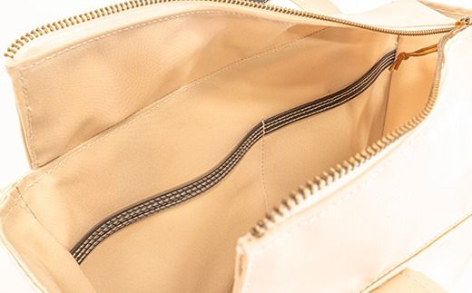 テントの加工技術を生かしたトートバッグ「ハルチ」　121-1935-02