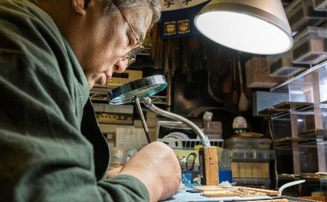 表札 江戸文字 大または小 アトリエ創藝館 手書き 木製 名入れ オーダー 玄関 民芸品 工芸品 伝統工芸品 おしゃれ かわいい 東京 東京都 墨田区