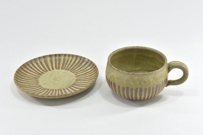 京焼「新羅釉木賊紋コーヒー碗・皿」(ピスタチオグリーン)1セット〈コーヒーカップ ティーカップ 京焼 手作り カップ お皿 セット 食器 陶器 工芸品 新羅釉 木賊紋〉 茶碗 