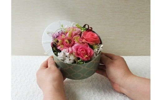 【日付指定可能】プリザーブドフラワーBOXアレンジメント 薔薇 バラ ギフト プレゼント ラッピング 産地直送 インテリア お花 フラワー H193-038