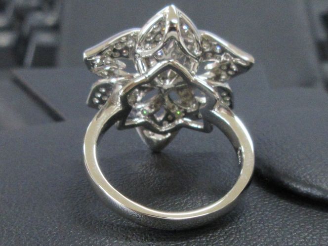 Pt950 1.00ctダイヤリング（お花モチーフ） SWCB008