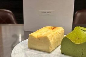 極上とろ生チーズケーキ（プレーン＆抹茶） 各1個（470g）ずつ　PT00005